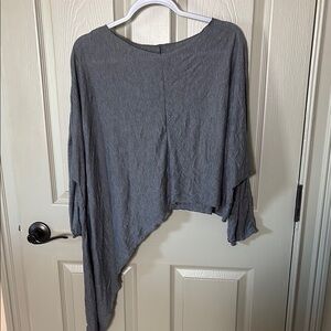 Comfy USA crinkle Asymmetrical Gray overlay EUC